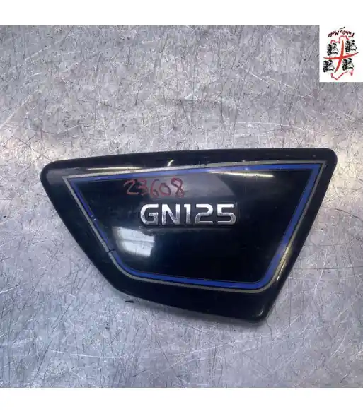 Authentique Flanc de selle Gauche SUZUKI GN 125 – 1996