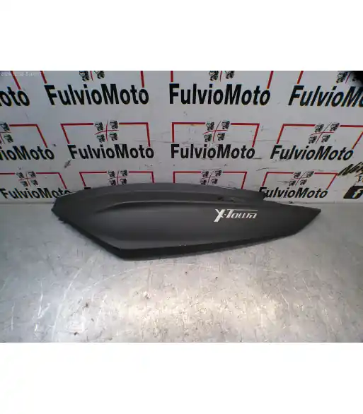 Flanc de selle Gauche KYMCO X-TOWN 125 – 2019 Nouvel Arrivage