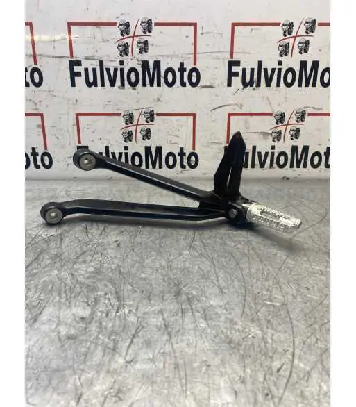 Platine repose pied Arrière Gauche TRIUMPH STREET TRIPLE 660 – 2020 Acheter Direct