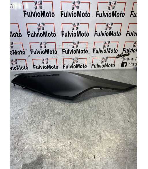 Flanc de selle Droit HONDA FORZA 300 – 2018 Dernier Modèle