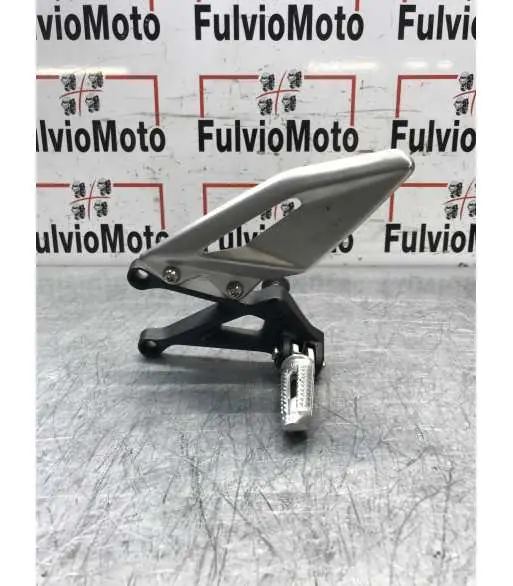 Platine repose pied gauche TRIUMPH STREET TRIPLE 765 – 2022 Paiement Sécurisé