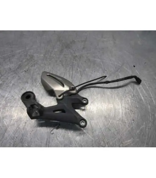 Affaire À Saisir Platine repose pied Avant Droit TRIUMPH STREET TRIPLE 675 – 2017