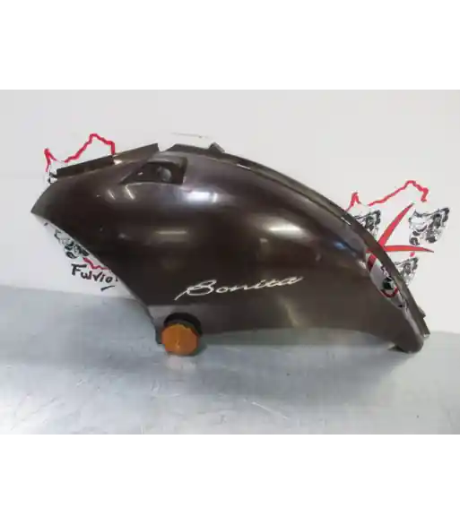 Flanc de selle gauche – DAELIM BONITA 50 – 2009 Jusqu&rsquo;à Épuisement Des Stocks