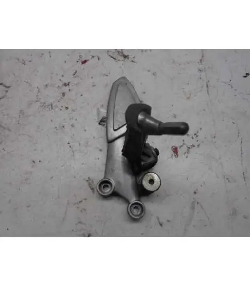 Platine repose pieds avant gauche – TRIUMPH 955cc 2004 Affaire À Saisir