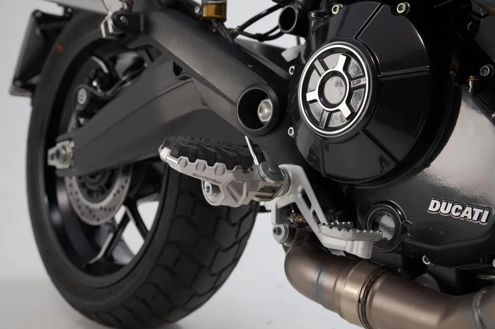 Vente Directe SW-Motech Repose-pieds réglables EVO, inox, pour Ducati Hyperstrada 939 – SW Motech
