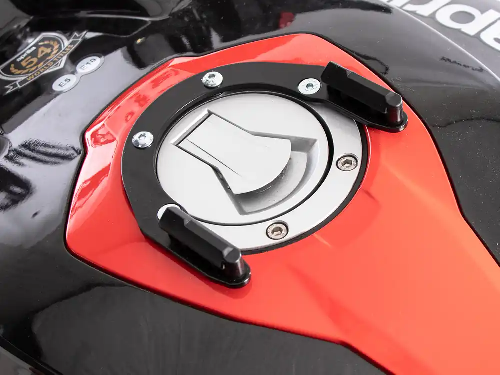 Achetez Aujourd&rsquo;hui Anneau de réservoir Basic avec unité de fermeture de la sacoche de réservoir pour Aprilia Tuono 457 (25- ) Hepco & Becker